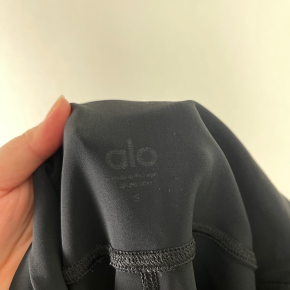 ❌SOLD❌ Alo Yoga High Waist Ripped Warrior Legging - Picture 10 of 10